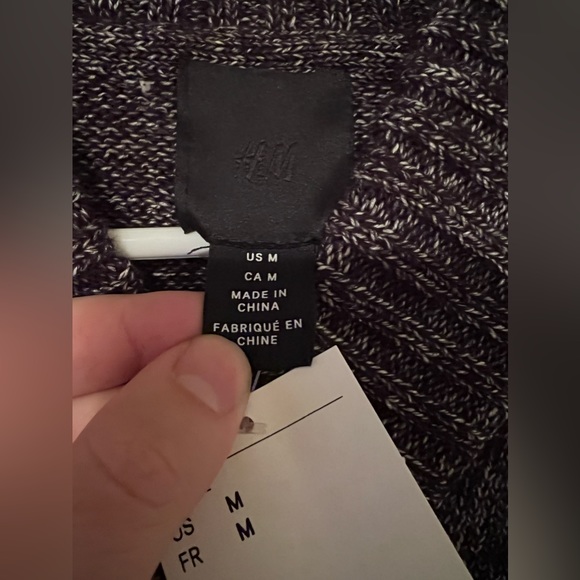 NEW WITH TAG | Men’s H&M Sweater with Collar (Size Medium) - Picture 3 of 4